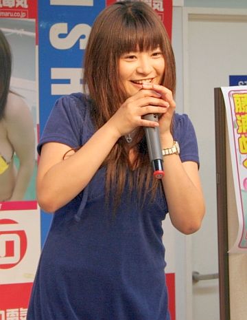 fujiura_megu_otasuke_photo1.jpg