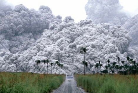 君の行く道はぁ～～果てしなくヤヴァい～～なのに～なぜ～～♪